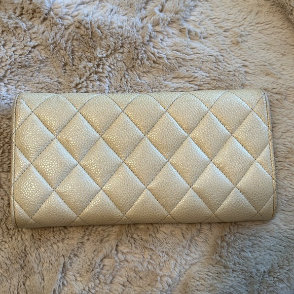 Chanel Pearly Caviar Quilted Large Classic Wallet with COA - Picture 2 of 12